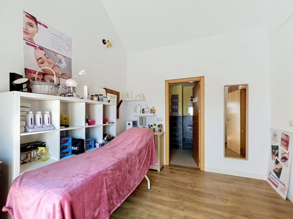 Villa for sale in Casares
