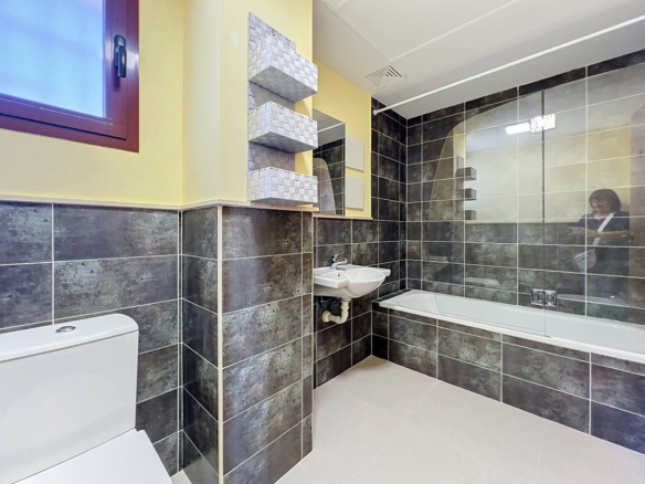 Villa for sale in Casares