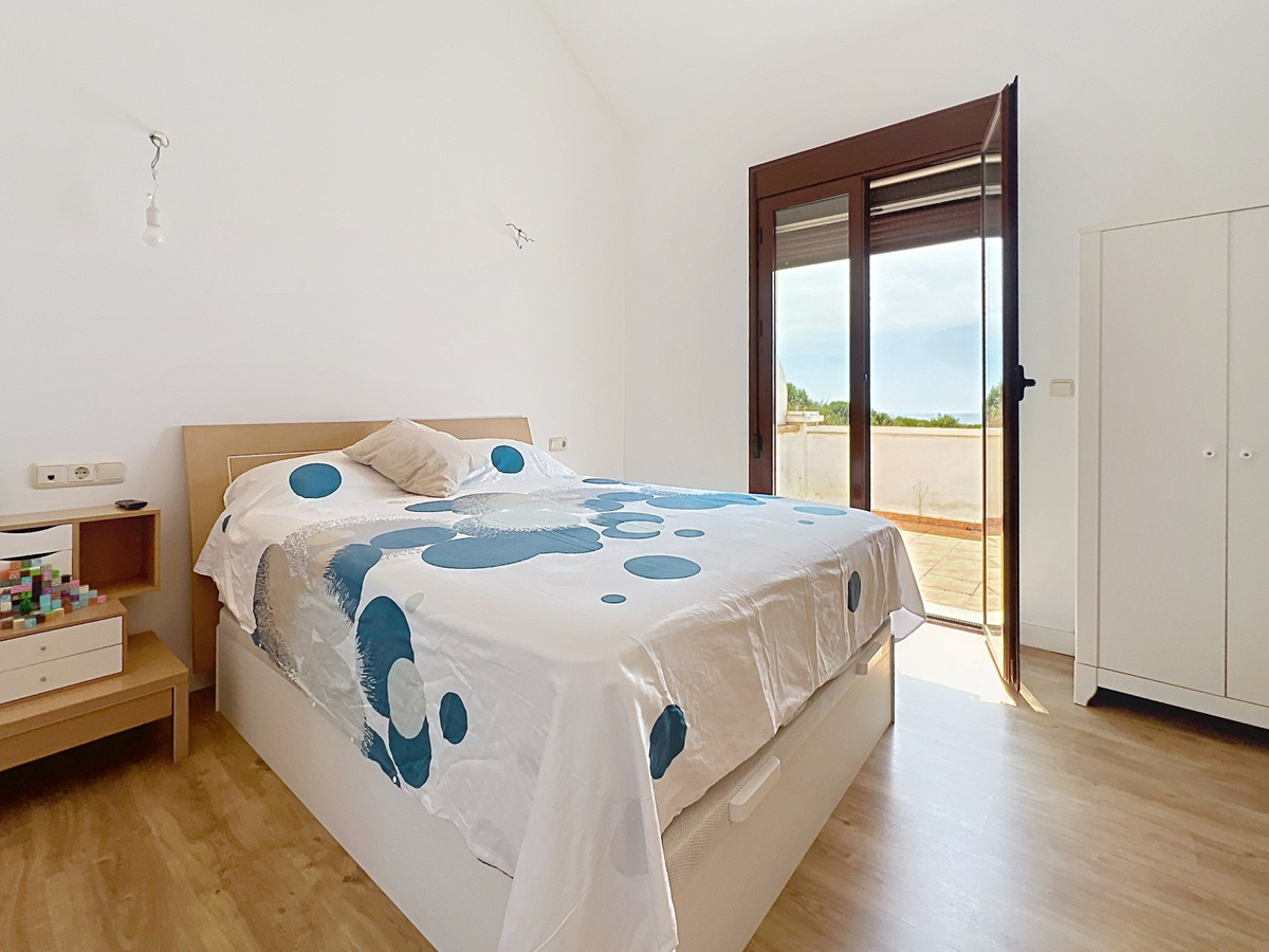 Villa for sale in Casares