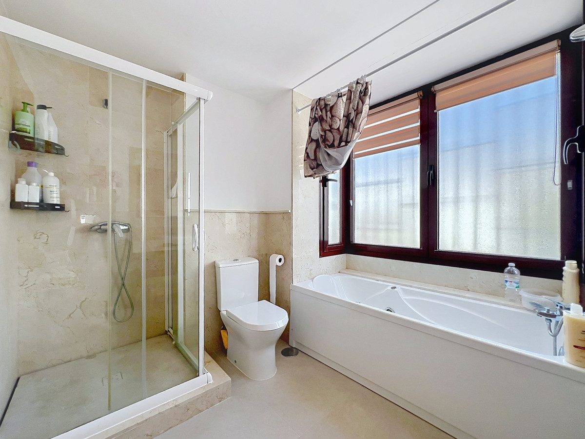 Villa for sale in Casares