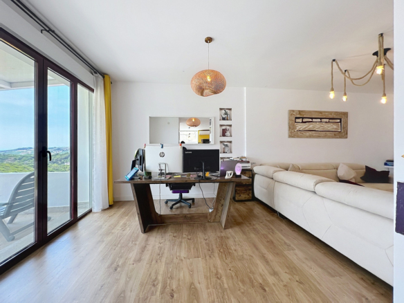 Villa for sale in Casares