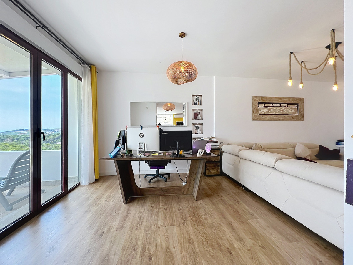 Villa for sale in Casares
