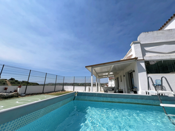 Villa for sale in Casares