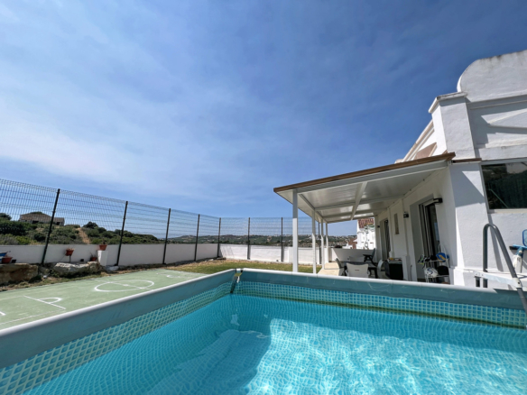 Villa for sale in Casares