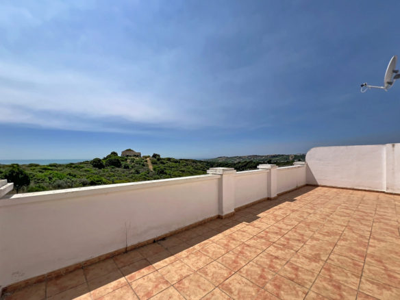 Villa for sale in Casares