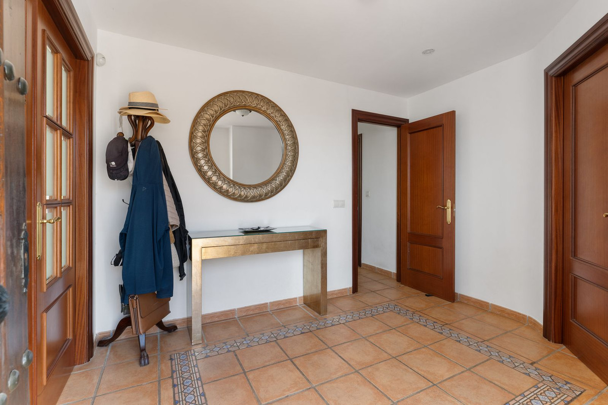 Villa for sale in Coín