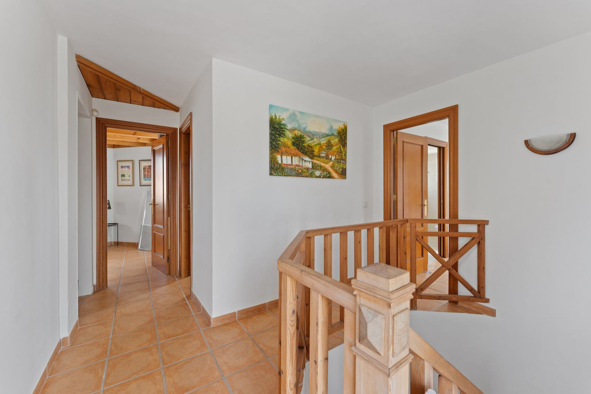 Villa for sale in Coín