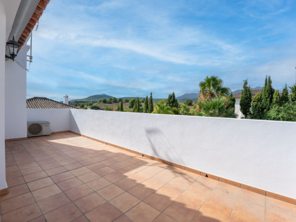 Villa for sale in Coín