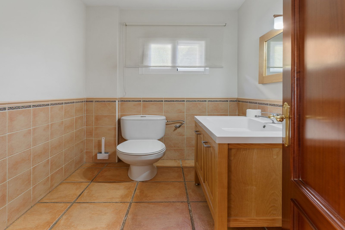 Villa for sale in Coín