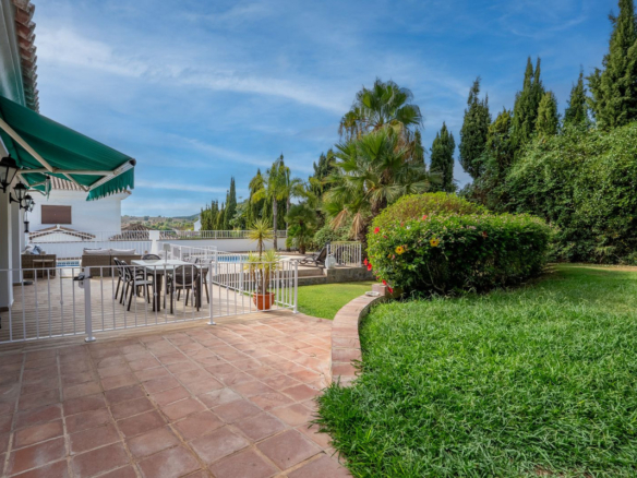 Villa for sale in Coín