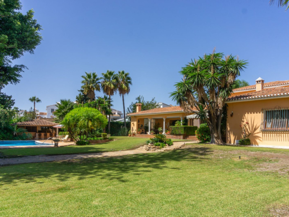 Villa for sale in El Paraiso