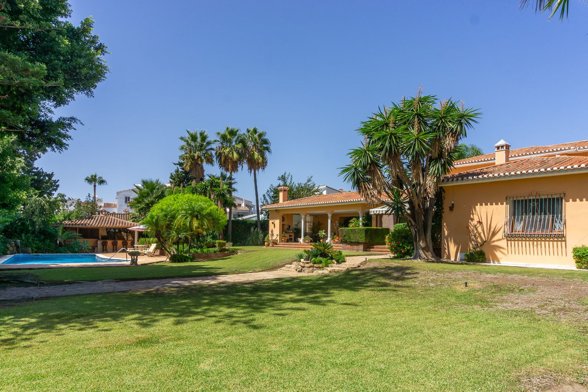 Villa for sale in El Paraiso