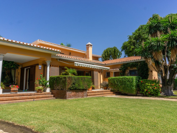 Villa for sale in El Paraiso