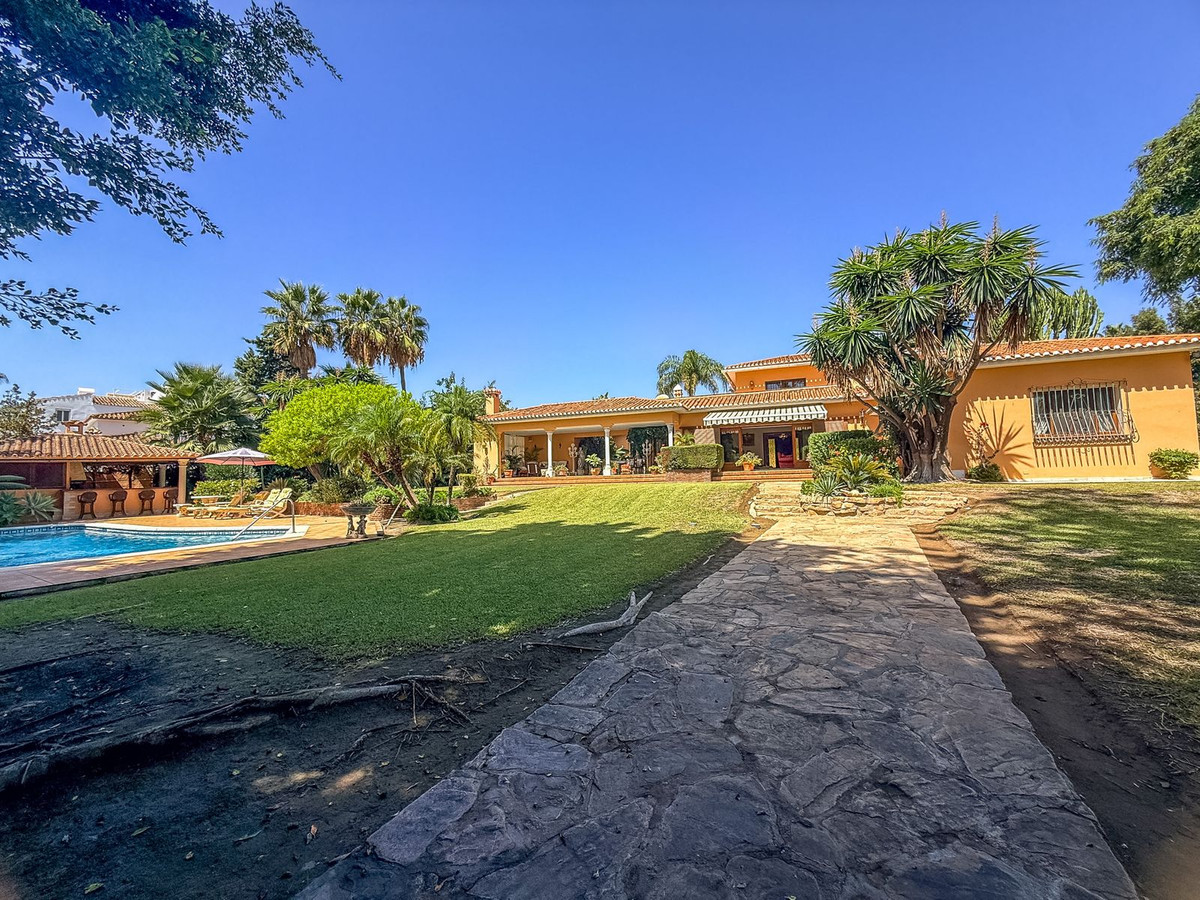 Villa for sale in El Paraiso