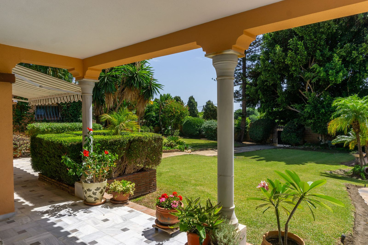 Villa for sale in El Paraiso