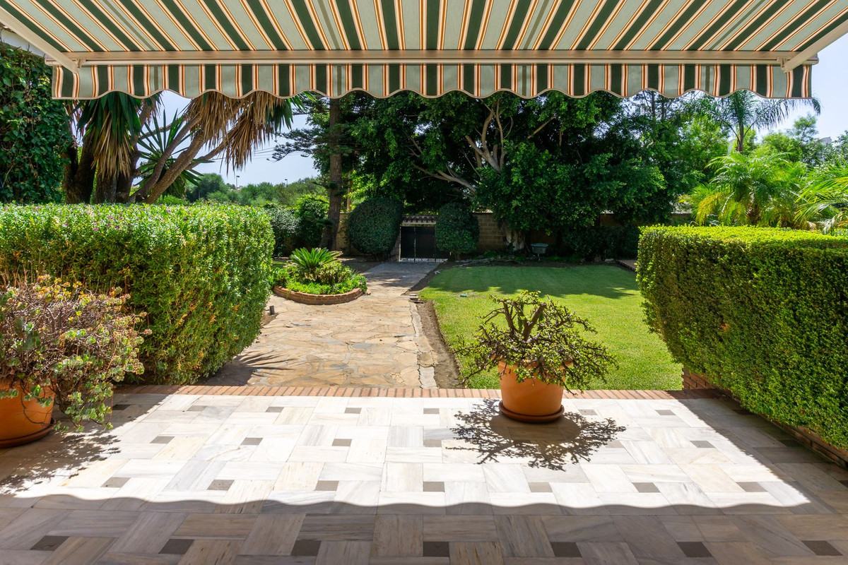 Villa for sale in El Paraiso