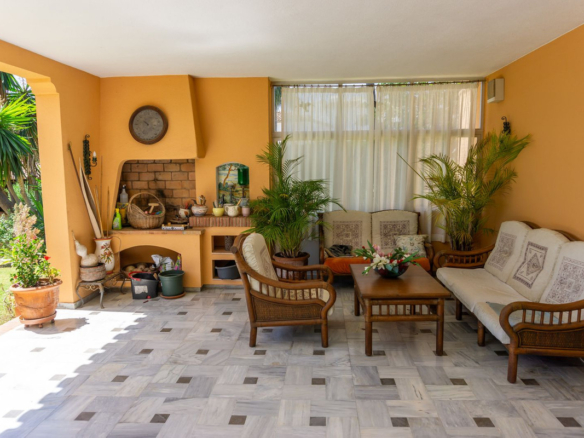 Villa for sale in El Paraiso