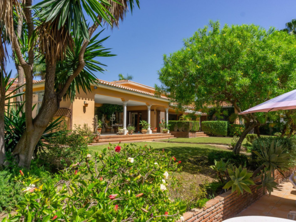 Villa for sale in El Paraiso