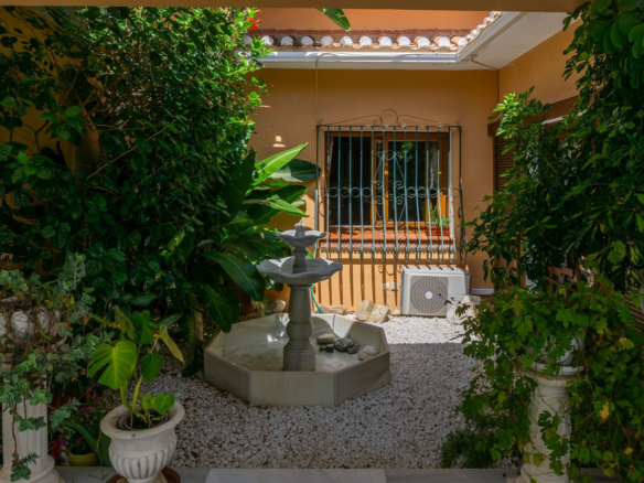 Villa for sale in El Paraiso