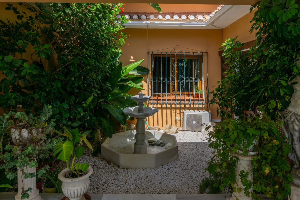Villa for sale in El Paraiso
