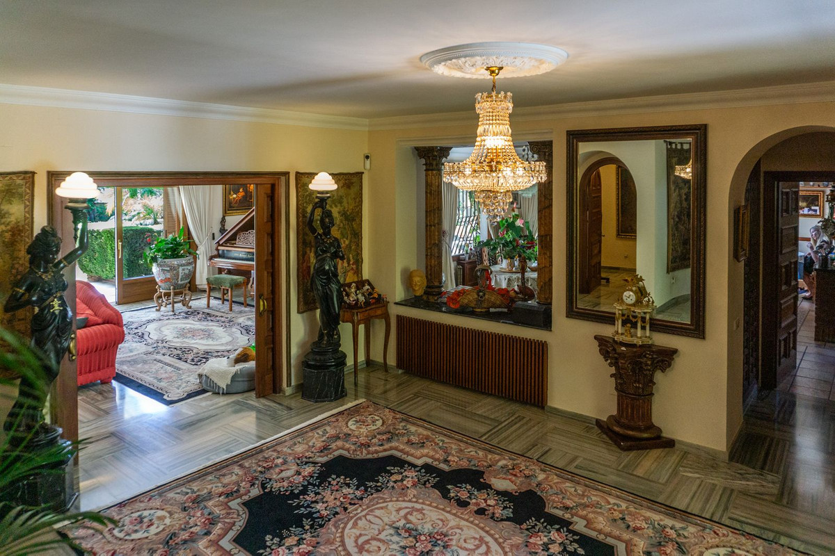 Villa for sale in El Paraiso