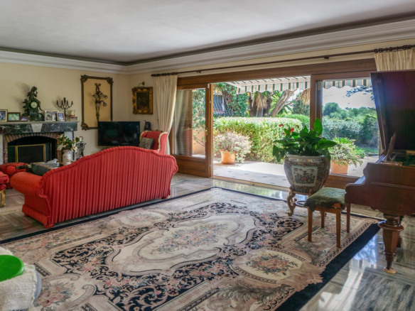 Villa for sale in El Paraiso