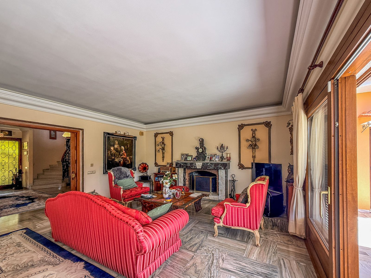 Villa for sale in El Paraiso