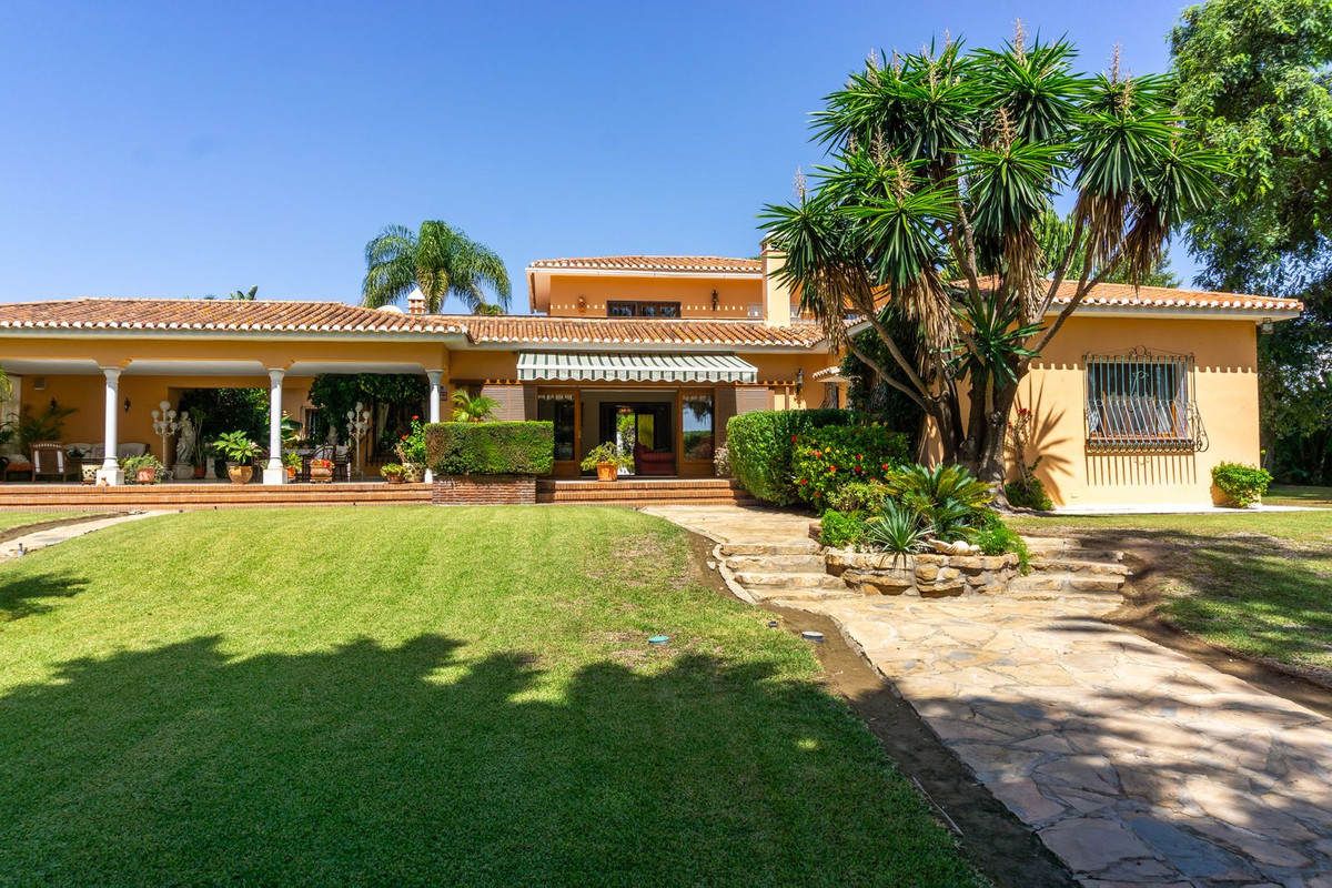 Villa for sale in El Paraiso