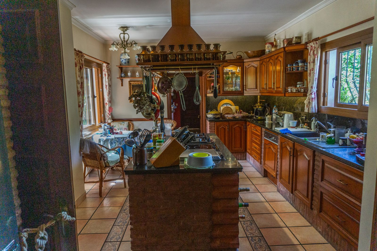 Villa for sale in El Paraiso