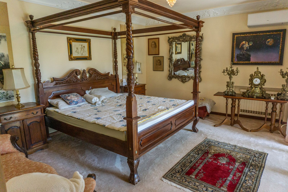 Villa for sale in El Paraiso