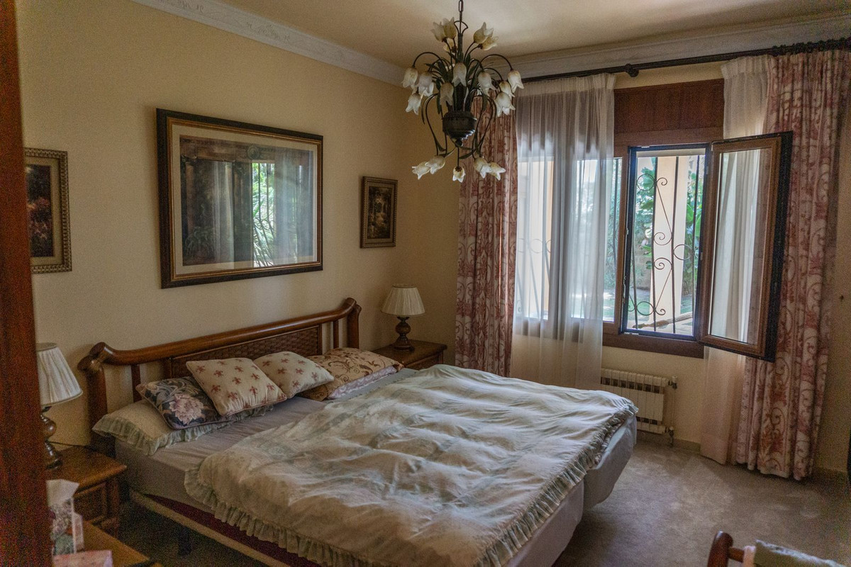 Villa for sale in El Paraiso