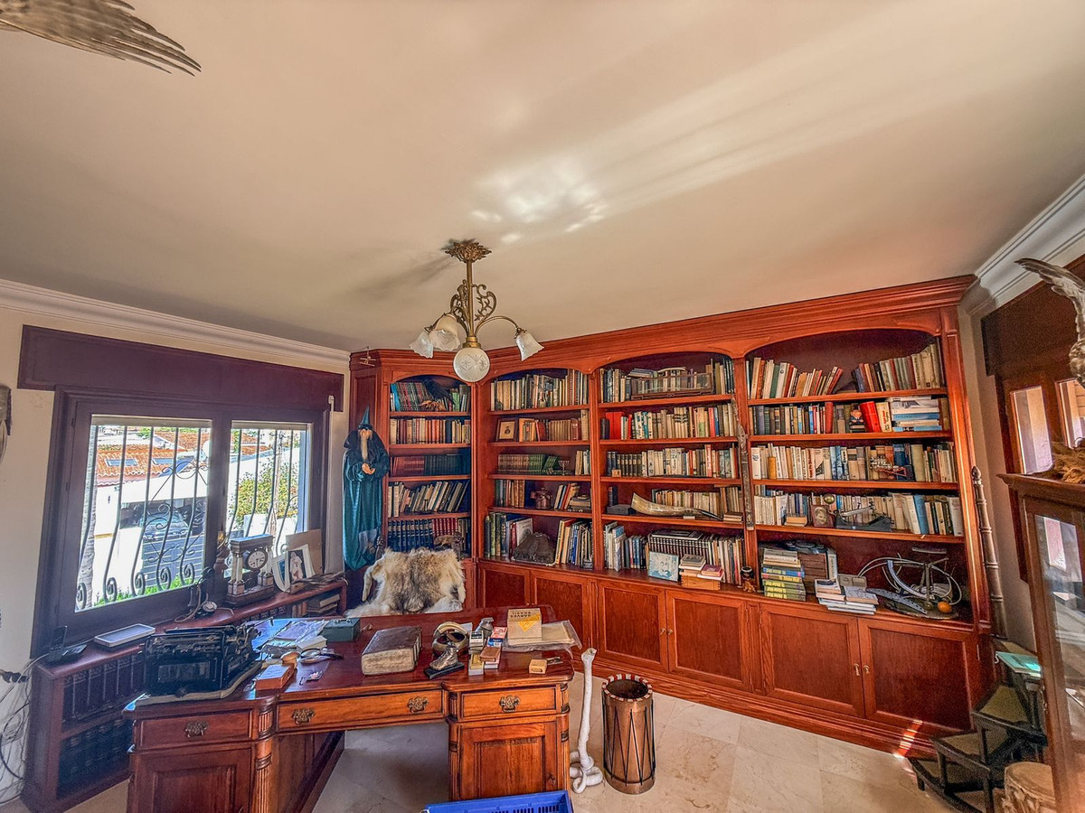 Villa for sale in El Paraiso
