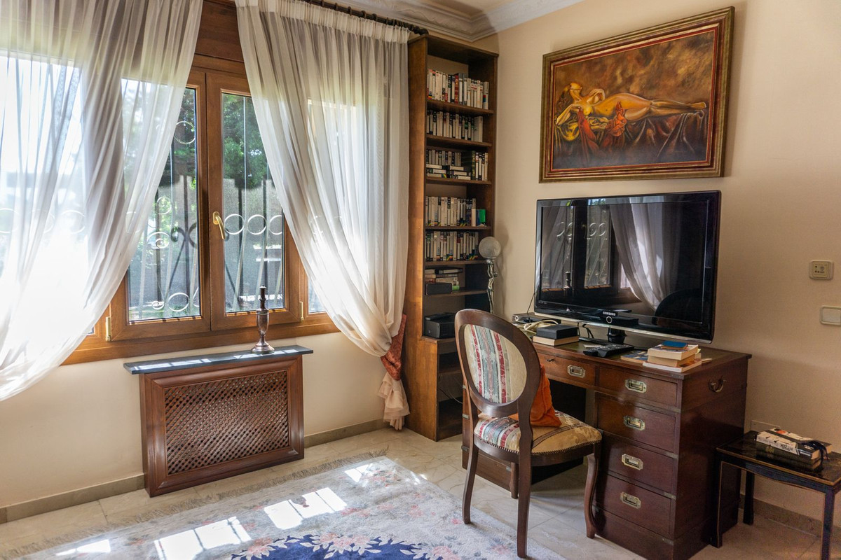 Villa for sale in El Paraiso
