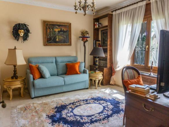 Villa for sale in El Paraiso