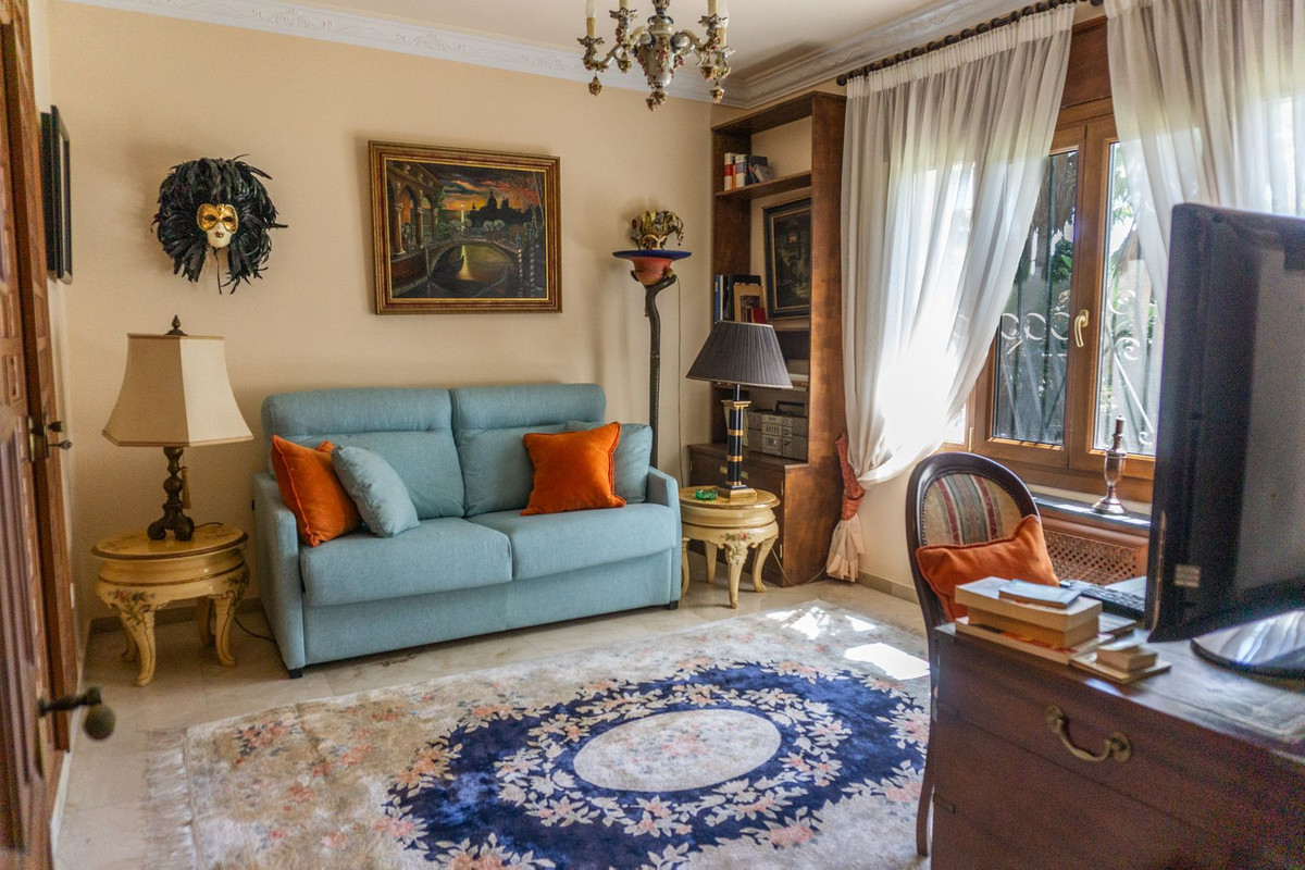 Villa for sale in El Paraiso