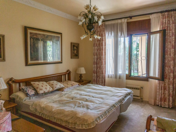 Villa for sale in El Paraiso