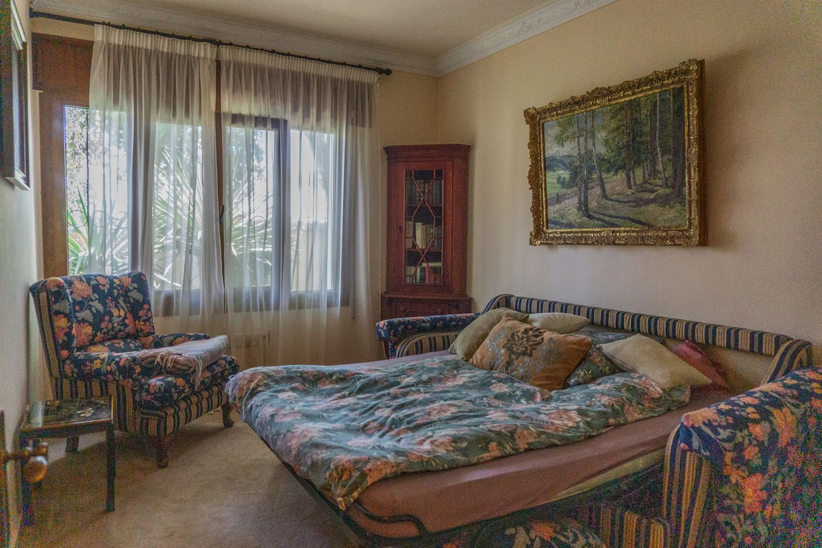 Villa for sale in El Paraiso