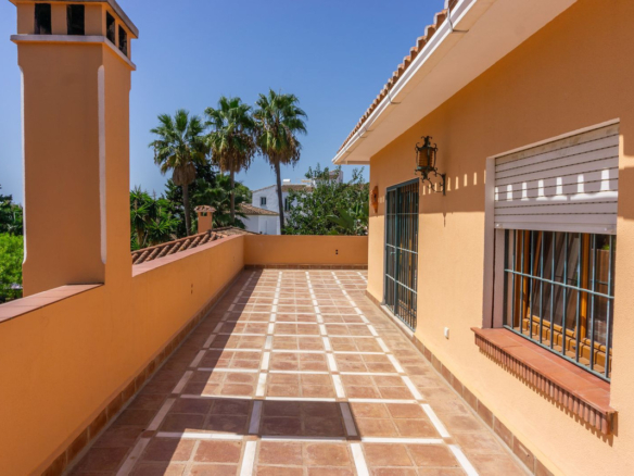 Villa for sale in El Paraiso