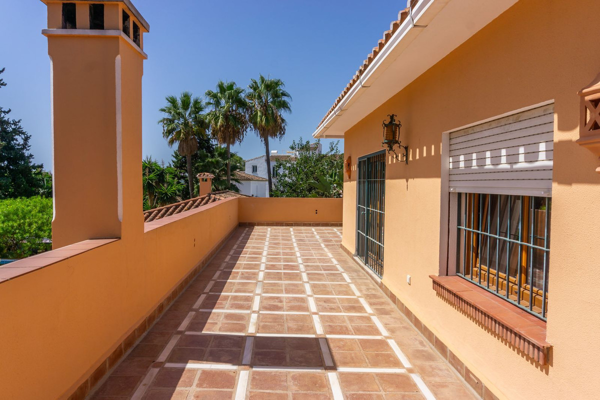 Villa for sale in El Paraiso