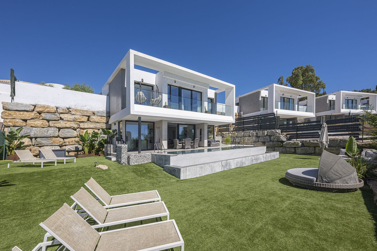 Villa for sale in Estepona