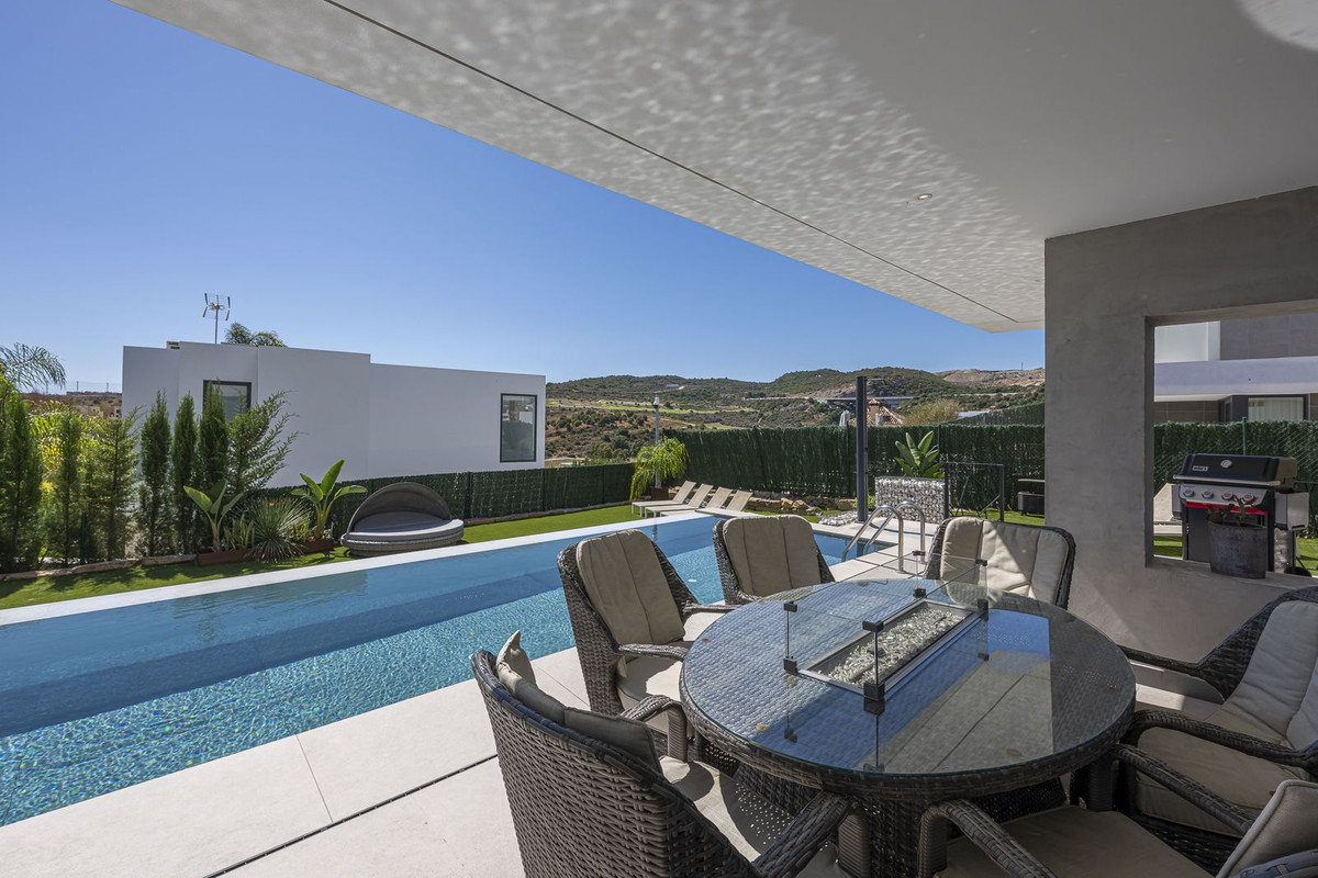 Villa for sale in Estepona