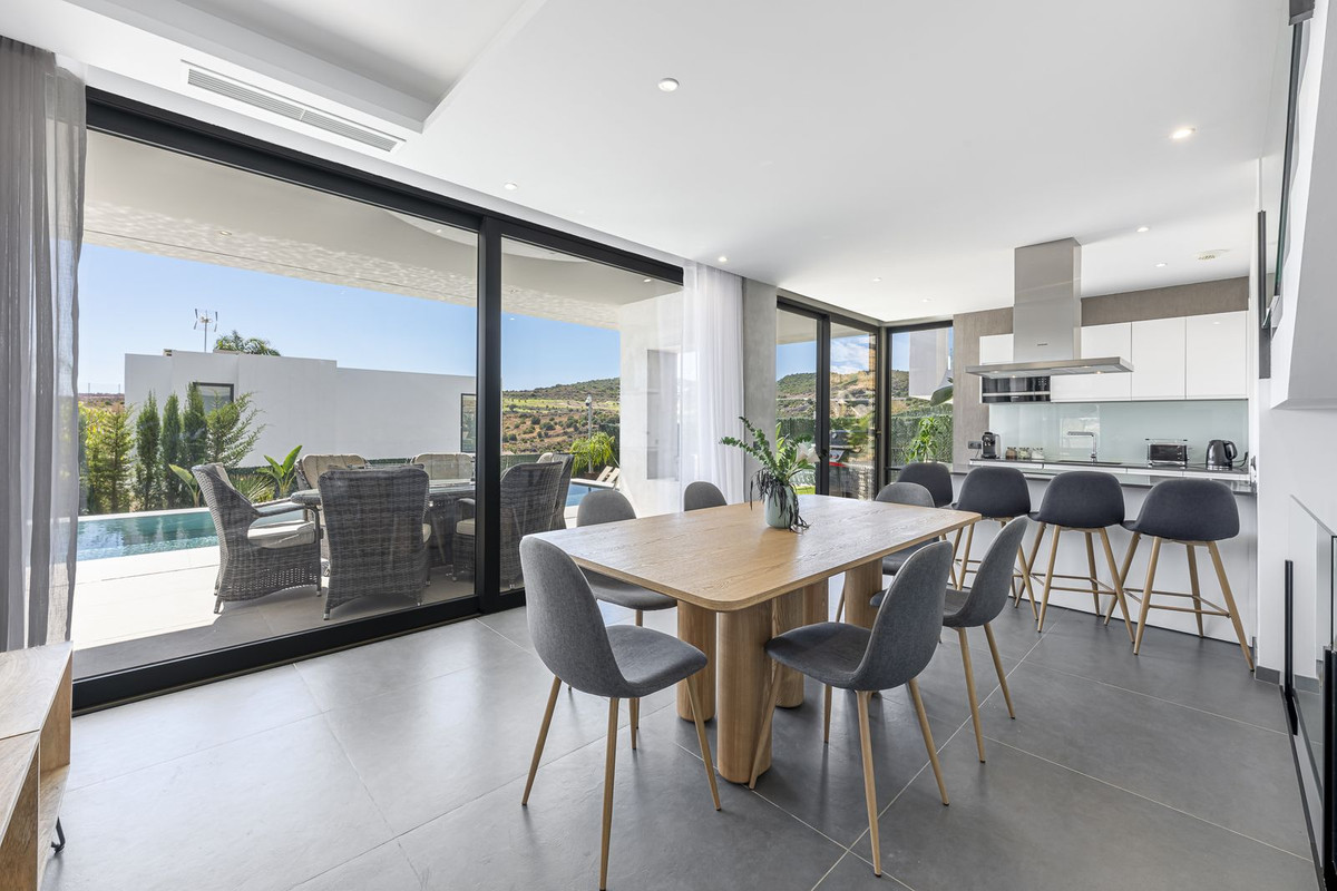 Villa for sale in Estepona