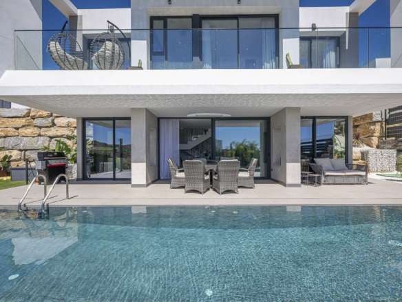 Villa for sale in Estepona