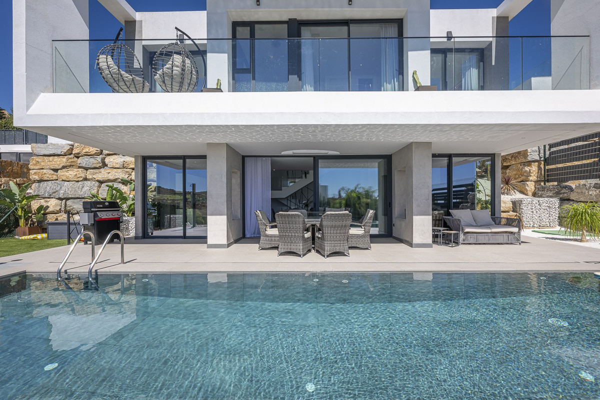 Villa for sale in Estepona