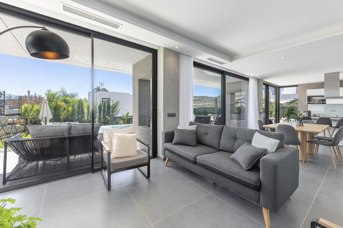 Villa for sale in Estepona