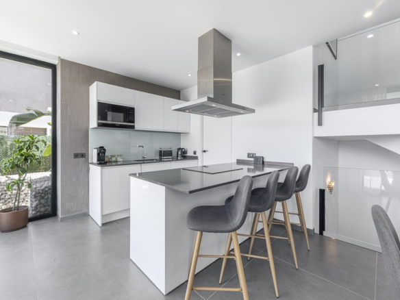 Villa for sale in Estepona