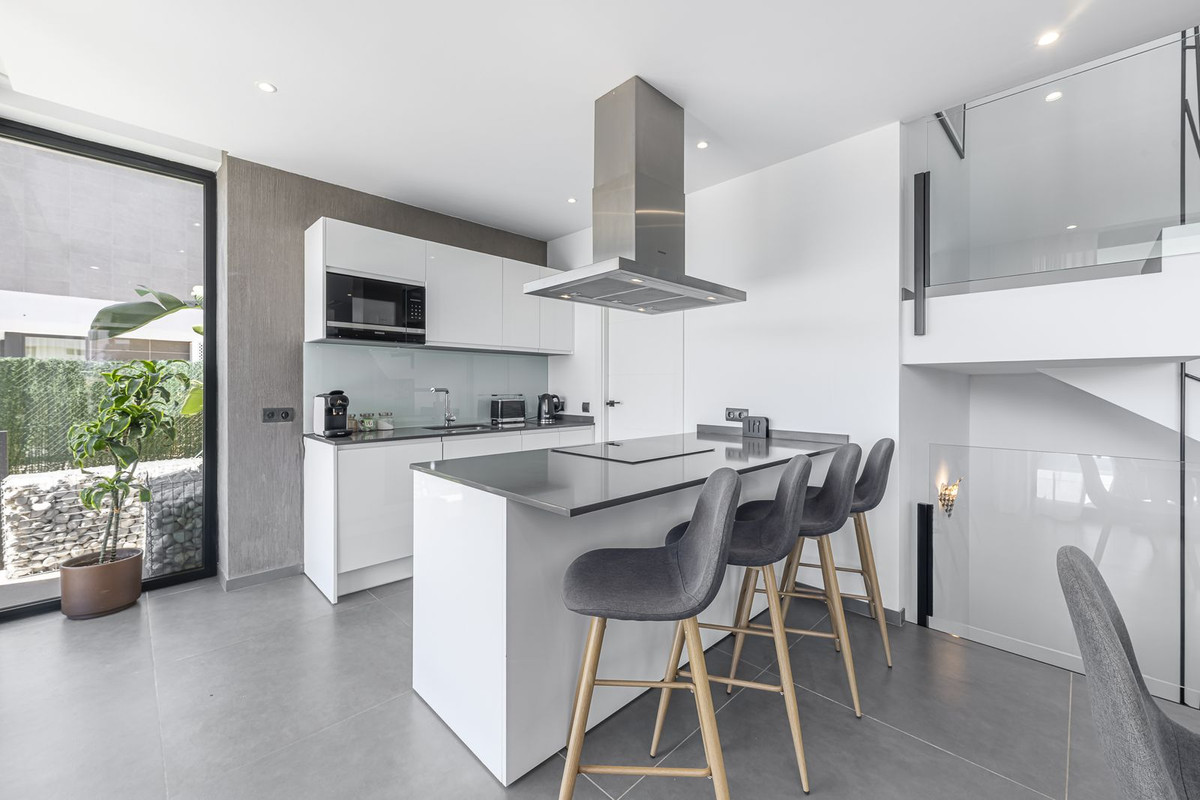 Villa for sale in Estepona