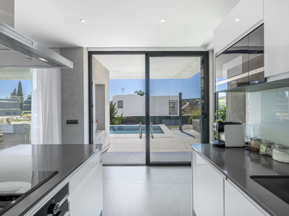 Villa for sale in Estepona