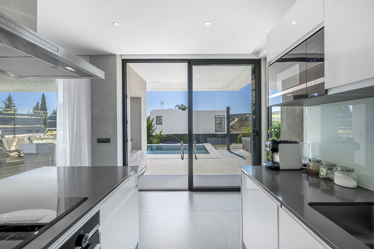 Villa for sale in Estepona