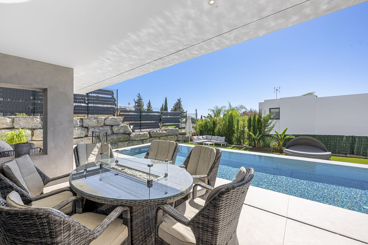 Villa for sale in Estepona